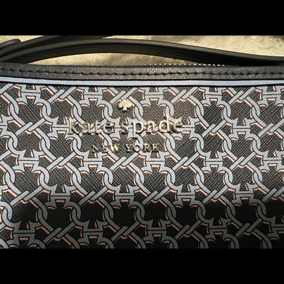 Kate Spade - Spade Link Wristlet - Picture 5 of 5